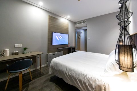 荆州华美优佳酒店(安良百货大赛巷美食街店)