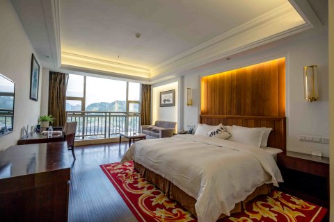 天下凤凰大酒店