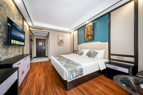 新蔡铂丽水晶精品酒店