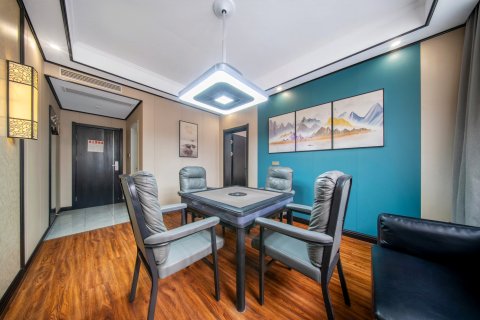 新蔡铂丽水晶精品酒店