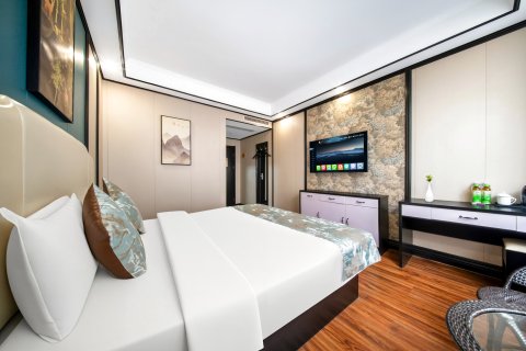 新蔡铂丽水晶精品酒店