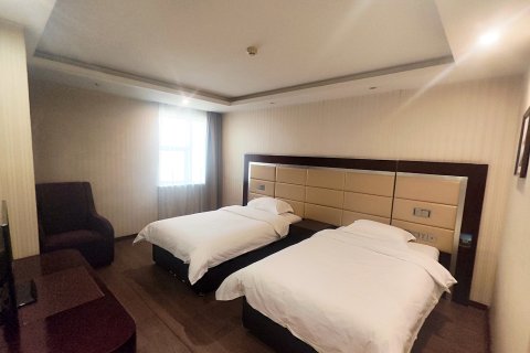 呼和浩特鹊桥大酒店(海亮广场中山路地铁站店)