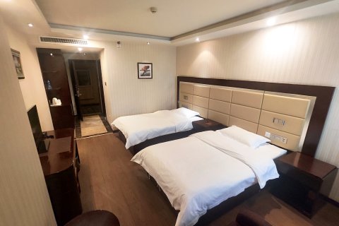 呼和浩特鹊桥大酒店(海亮广场中山路地铁站店)