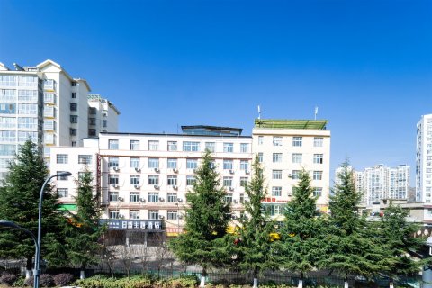 日盛主题酒店(威宁草海会展中心店)