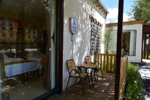 新都桥星梦酒店