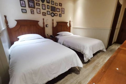 雅客小镇假日酒店(长春人民广场重庆路)