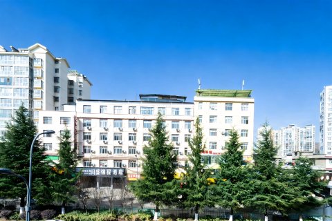 日盛主题酒店(威宁草海会展中心店)