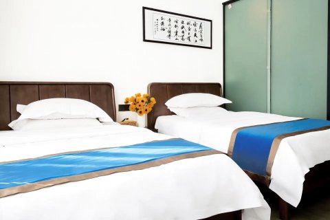 诗和远方江景民宿(凤凰沱江云桥店)