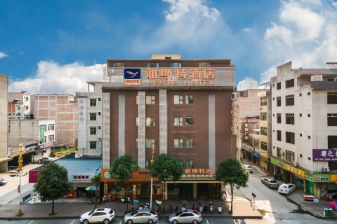 雅斯特酒店(炮龙AI市集宾阳汽车总站店)