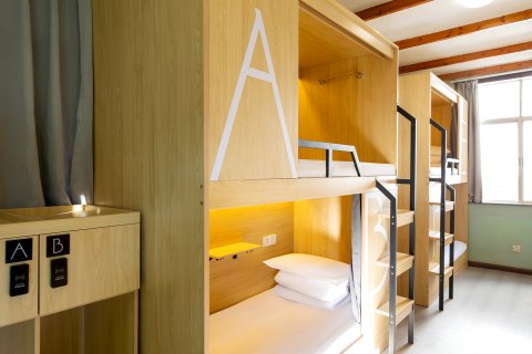 i野·大脚氏国际青年旅舍(金马碧鸡坊南屏步行街店)