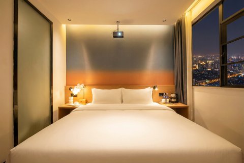 Xhotel青绵智慧酒店(进贤高铁站天虹商场店)