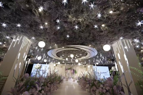 锦州阳光假日酒店(中央大街凌河夜市店)