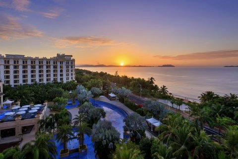 三亚湾皇冠假日度假酒店