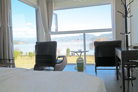 萃湖湾酒店(泸沽湖大落水码头店)