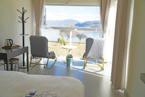 萃湖湾酒店(泸沽湖大落水码头店)