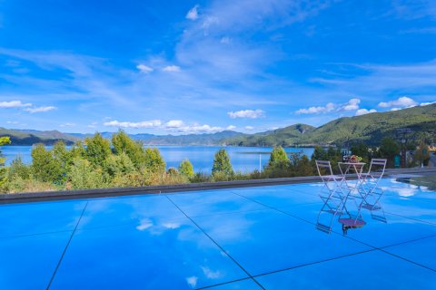 泸沽湖云堇湖畔民宿