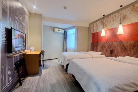 宜必思酒店(兰州张掖路西关地铁站店)