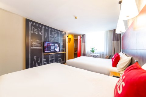 宜必思酒店(兰州张掖路西关地铁站店)