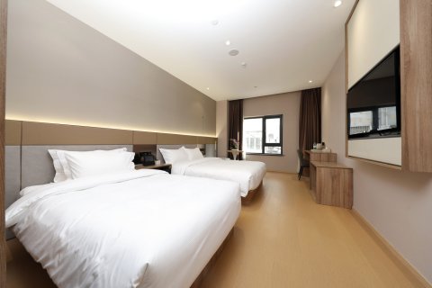 花季酒店(南京夫子庙地铁站店)