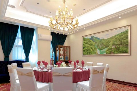 兰庭大酒店(邛崃高铁站店)