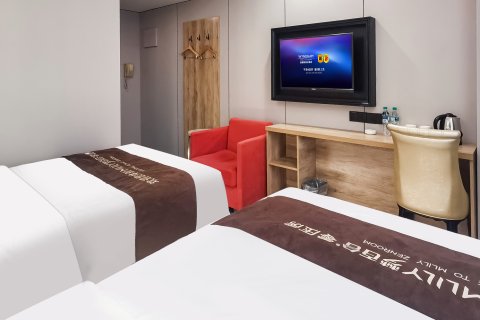 速8酒店(锦州锦华店)