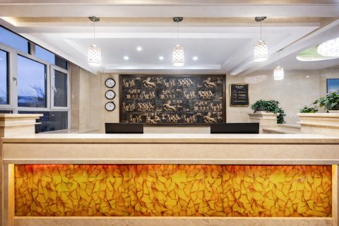 温泉•鑫磊｜日照金山景观Holiday•S度假酒店(温泉国家湿地公园店)