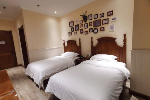 雅客小镇假日酒店(长春人民广场重庆路)