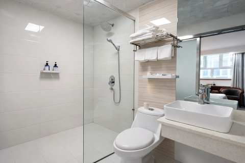 温泉•鑫磊｜日照金山景观Holiday•S度假酒店(温泉国家湿地公园店)