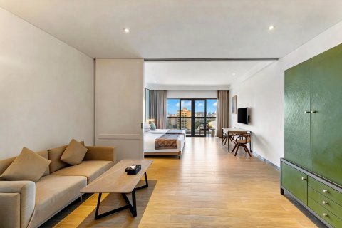 三亚湾洛克铂金海景酒店