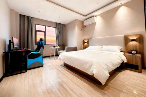 曼悦轻居酒店(红安沃尔玛广场店)