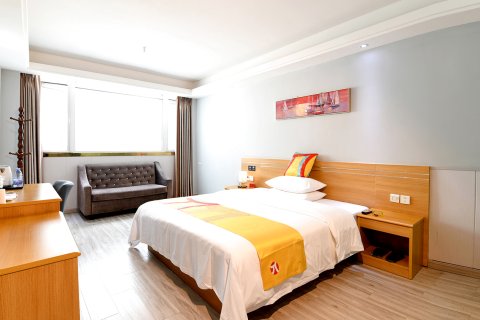 悦季酒店(巴中江北客运中心城市广场店)