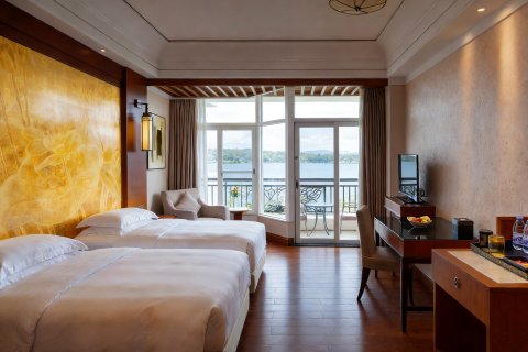 东莞塘厦三正半山温泉酒店