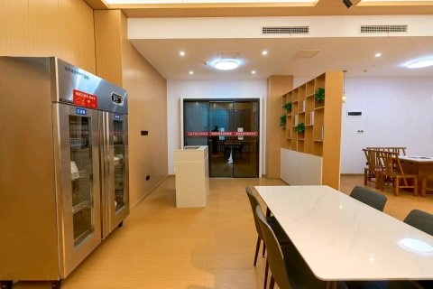 怡龍国际酒店(新蔡月亮湾公园店)