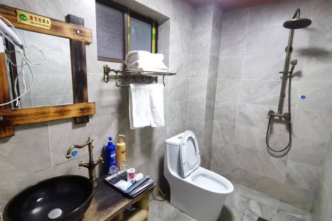 鸡足山古树林休闲客栈