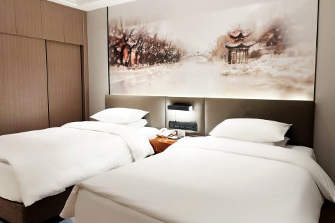 济南吉华大厦(大明湖泉城广场店)