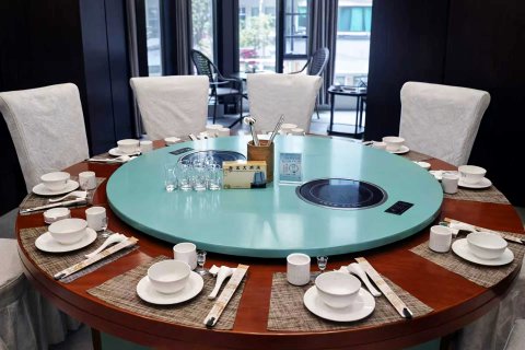 纪龙酒店(龙里县中医医院店)