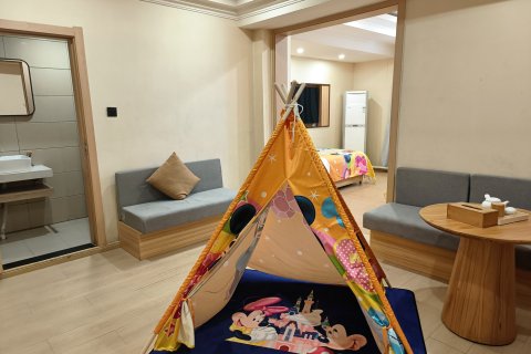 德安锦隆精品酒店(联盛快乐城店)