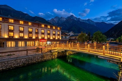 三喜酒店(九寨沟景区游客中心店)