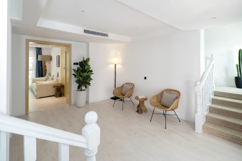 东江湖半岛假日酒店