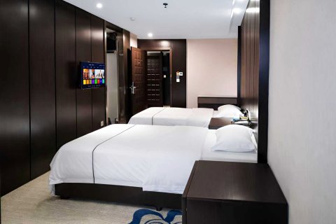 纪龙酒店(龙里县中医医院店)