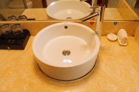 鑫海湾国际酒店(新县火车站店)