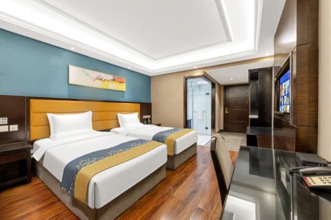 乌兰察布名仕假日酒店(集宁南站市中心医院店)