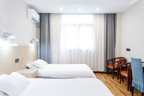 QMAX半岛酒店(淮南商贸百大店)