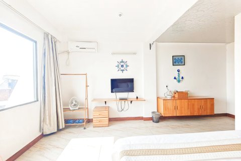 北海红风车假日酒店(侨港风情街侨港海滩店)