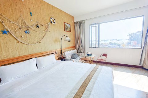 北海红风车假日酒店(侨港风情街侨港海滩店)