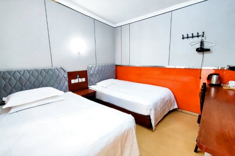 杭州鼓楼假日酒店(江城路地铁站店)