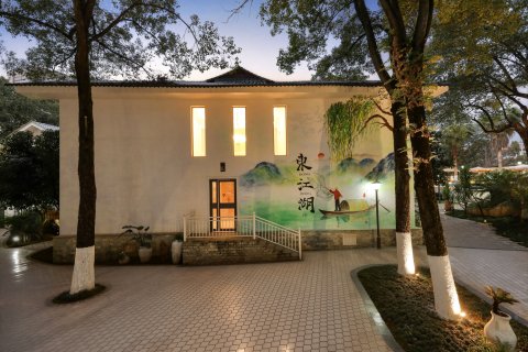 东江湖半岛假日酒店