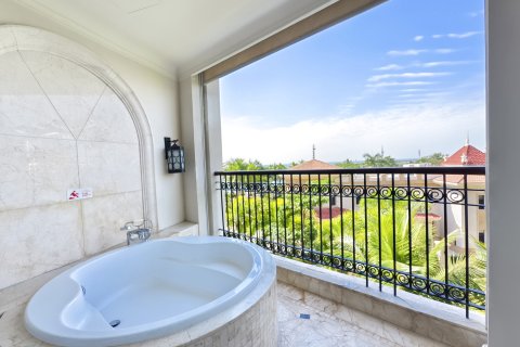 三亚湾皇冠假日度假酒店