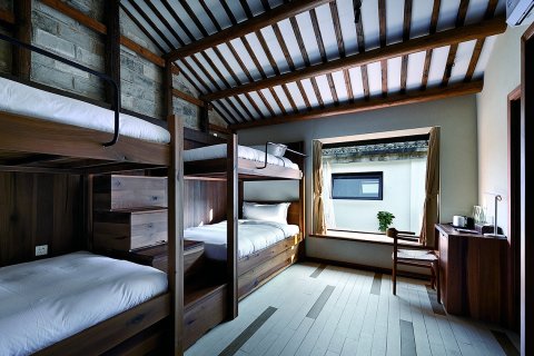 黟县无名初黑多白少民宿