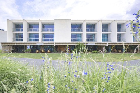 童年池塘边民宿